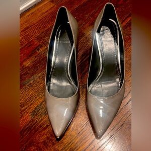 Stuart Weizman patent leather shoes woyj block heel
